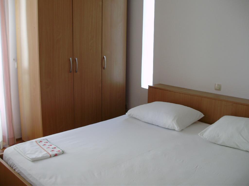 Cosmic Gate Apartments (Adults Only) Novalja Exterior photo